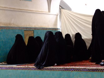 Iranian Women Praying